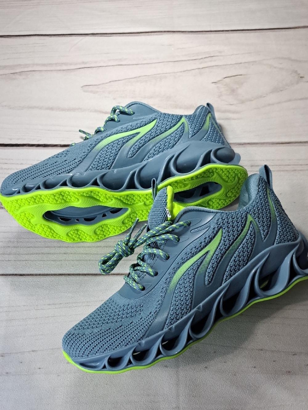 Wave-Soled Athletic Sneakers in Teal & Lime Size 38 - Picture 4 of 8